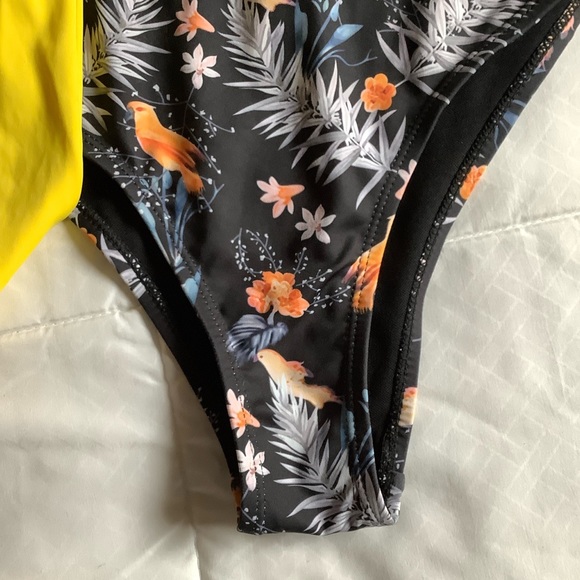 Swimming suit, with sleeves, tropical pattern, with bow - Picture 4 of 7